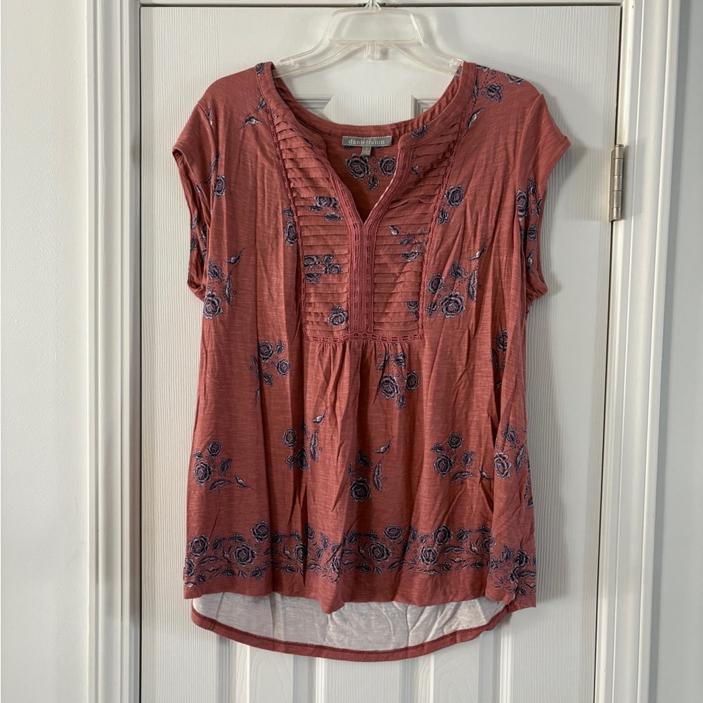 Women’s Daniel Rainn top